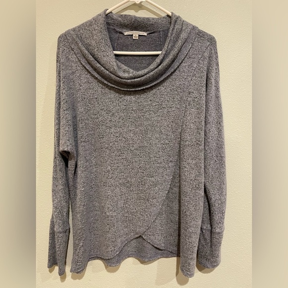 Green Envelope Tops - Women’s Green Envelope lavender/gray heather Cowl Neck shirt. Size S